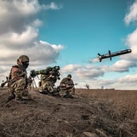 Ukraine-Konflikt: Ukrainische Soldaten trainieren bei einer Militärübung in der Region Donezk mit Panzerabwehrraketen.