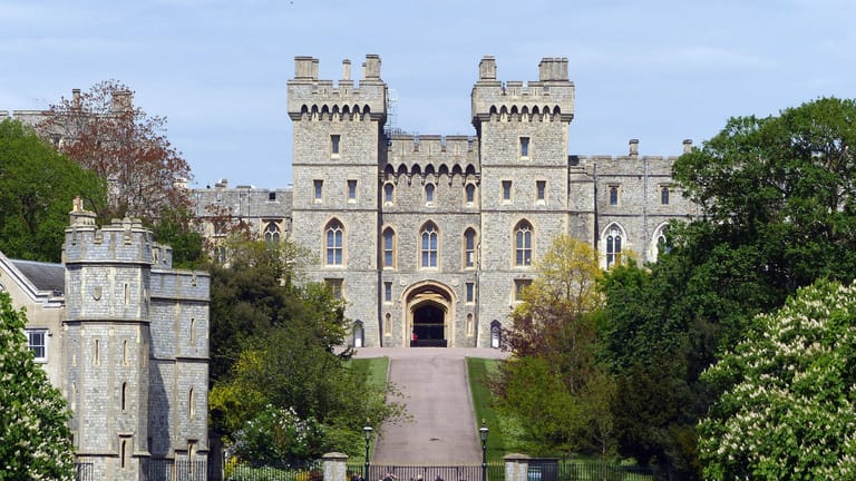 Das Schloss Windsor ist eine der offiziellen Residenzen der Queen (Archivbild): Am Samstag hatte es einen ungebetenen Gast.