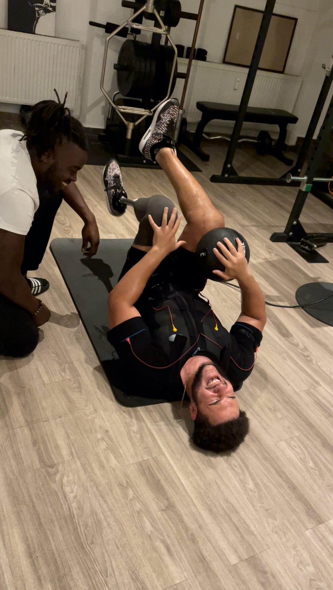 Gerard beim EMS-Training: "Am nächsten Tag habe ich immer Muskelkater im Bauch, im Arsch und in den Beinen."