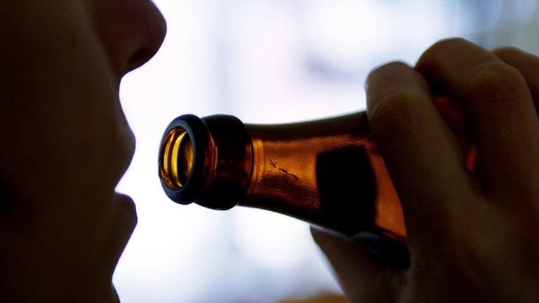 Alkohol: Insgesamt waren im vergangenen Jahr in Deutschland 820.000 Männer und 329.000 Frauen erwiesenermaßen alkoholabhängig.