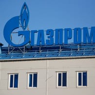 Gazprom-Logo in Russland: Deutschland treibe die Preise nach oben, kritisiert ein Unternehmenssprecher.