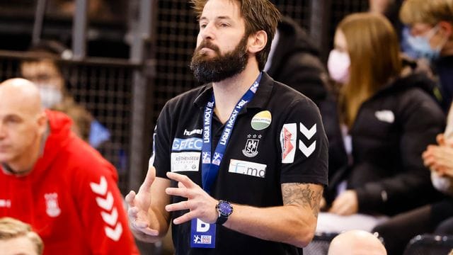 Trainer Bennet Wiegert und seine Magdeburger kassierten die erste Saisonniederlage. Trainer Bennet Wiegert und seine Magdeburger kassierten die erste Saisonniederlage.
