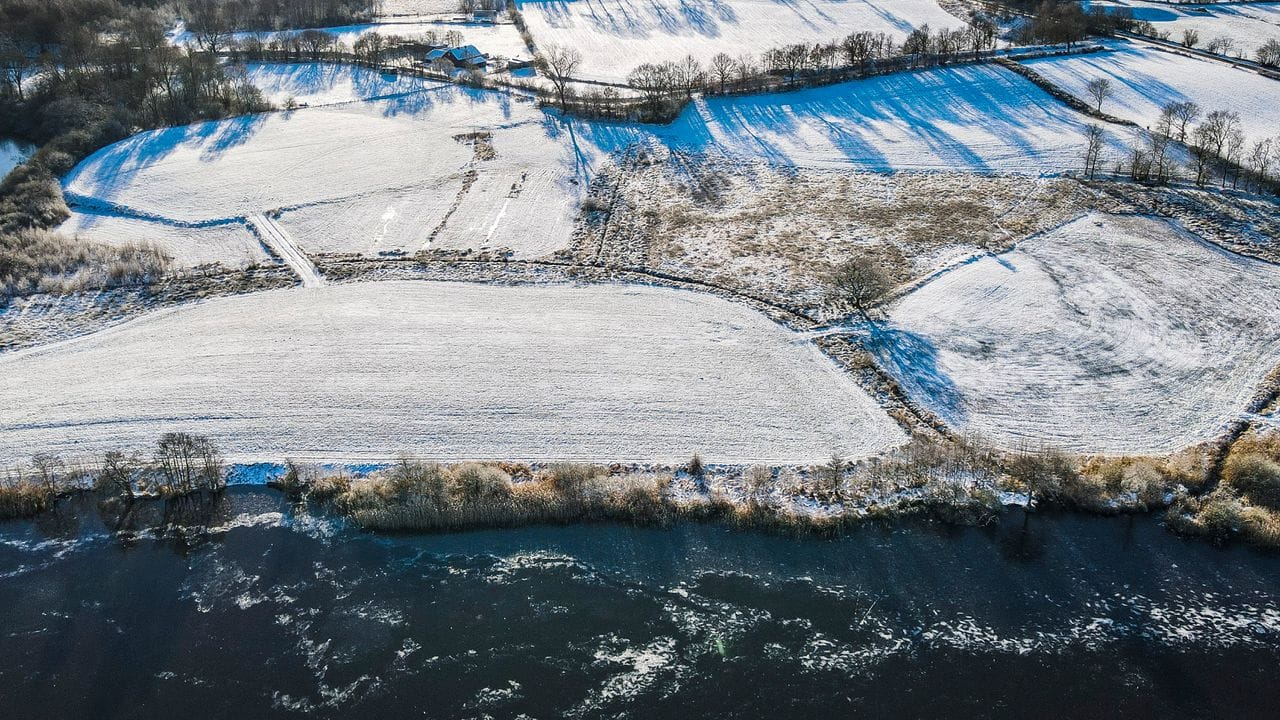 Auch in Schleswig-Holstein wurde Schnee gesichtet. Auch in Schleswig-Holstein wurde Schnee gesichtet.