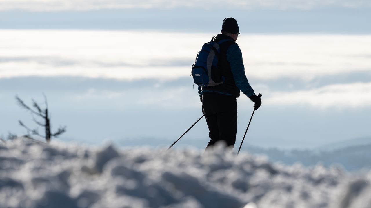 Ein Skifahrer an der Abfahrt "Hexenritt" auf dem Wurmberg. Ein Skifahrer an der Abfahrt "Hexenritt" auf dem Wurmberg.