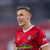Nico Schlotterbeck: Der Verteidiger spielte bereits für die U19 und zweite Mannschaft des SC Freiburg, bevor er zu den Profis kam.