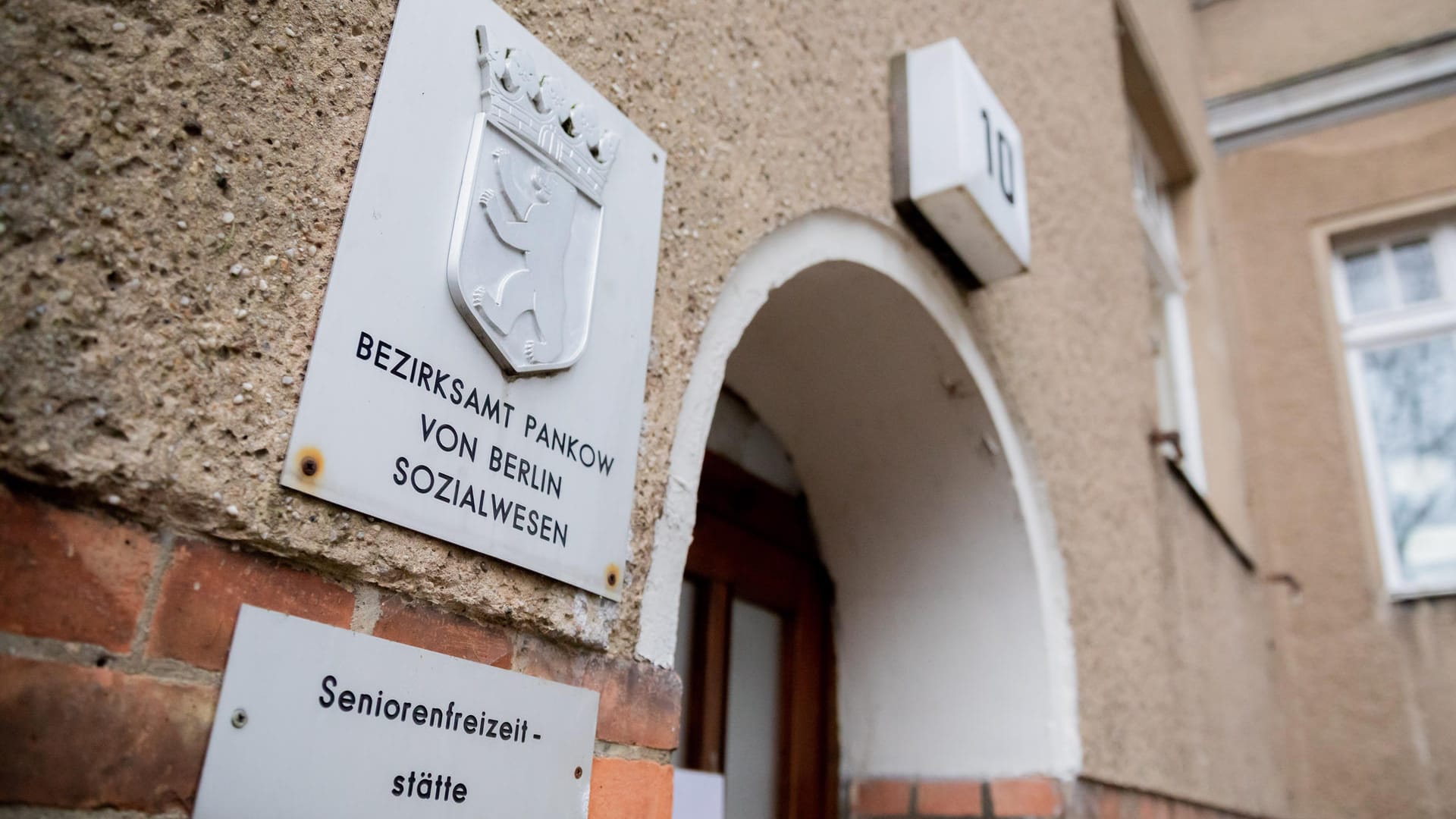Die "Begegnungsstätte für Jung und Alt" in der Stille Straße 10 in Berlin-Pankow: Eveline Lämmer ist überzeugt: "Die wollen uns hier raus haben".