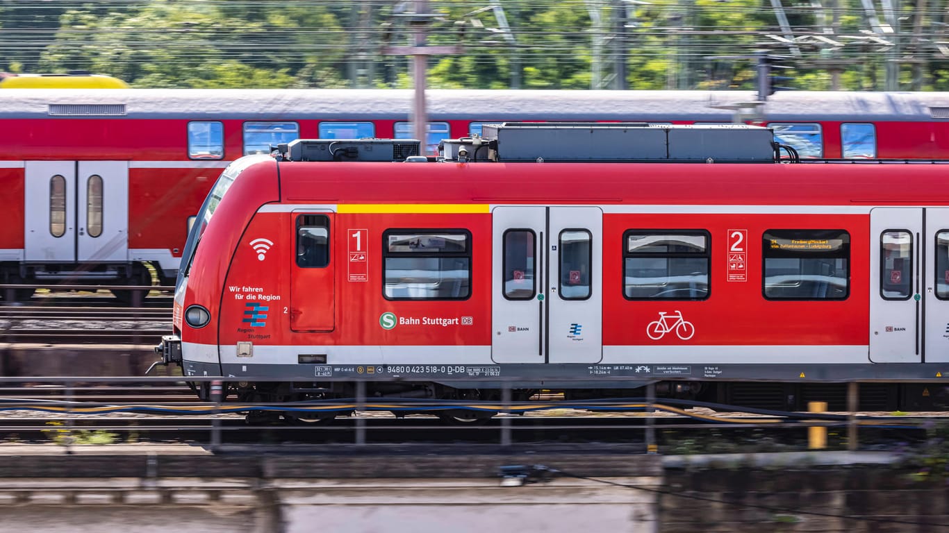 S-Bahn in Stuttgart (Symbolbild): Der Mann war alkoholisiert.