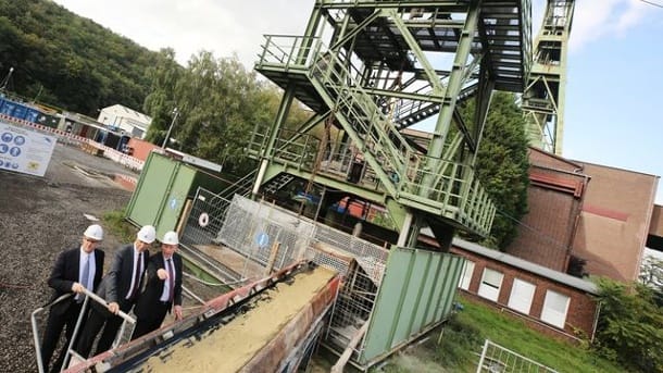Verfüllarbeiten auf Zeche Prosper: "Noch vor Weihnachten floss der letzte Beton in die Schächte." Verfüllarbeiten auf Zeche Prosper: "Noch vor Weihnachten floss der letzte Beton in die Schächte."