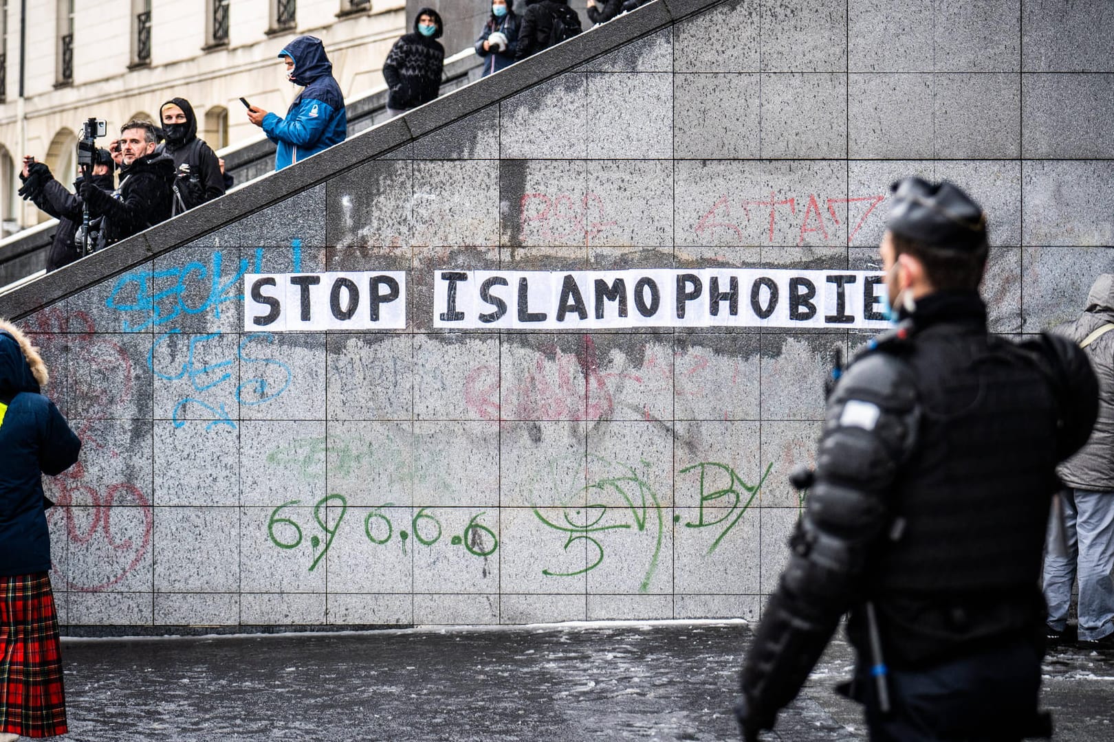 Demo gegen Rassismus und Islamophobie in Frankreich: Der Fall Kinzler beschäftigt inzwischen die französische Politik.