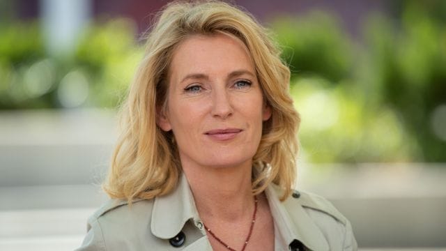 Die Schauspielerin Maria Furtwängler steht bei einem Fototermin für einen NDR-"Tatort" am Drehort.