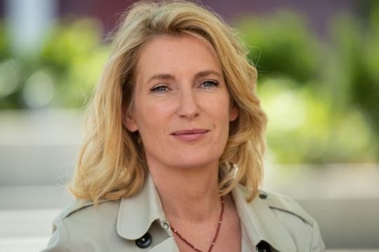 Die Schauspielerin Maria Furtwängler steht bei einem Fototermin für einen NDR-"Tatort" am Drehort.