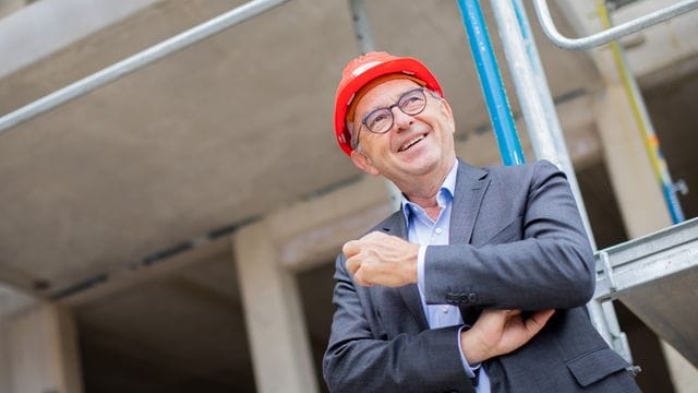 Walter-Borjans, Ex-SPD-Bundesvorsitzender und früherer NRW-Finanzminister, hat nun mehr Zeit für sein Hobby, die Bildhauerei.