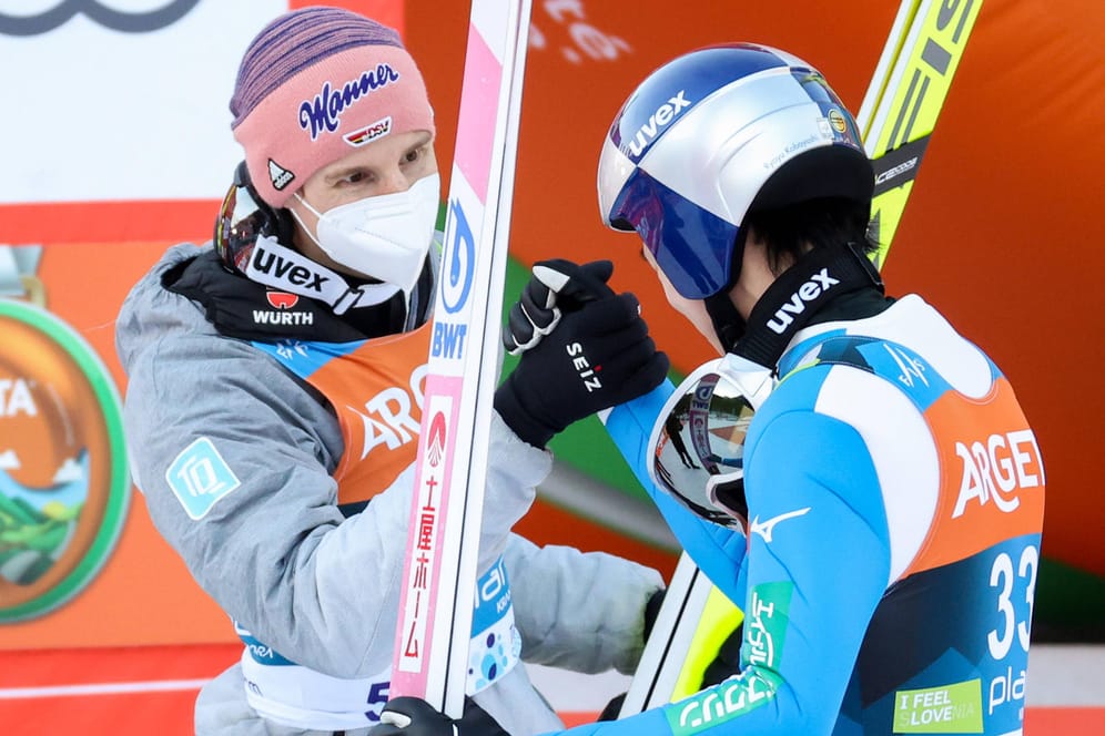 Karl Geiger (l.) und Ryoyu Kobayashi: Die beiden Skispringer haben sich bereits mehrfach in spannenden Wettbewerben duelliert.