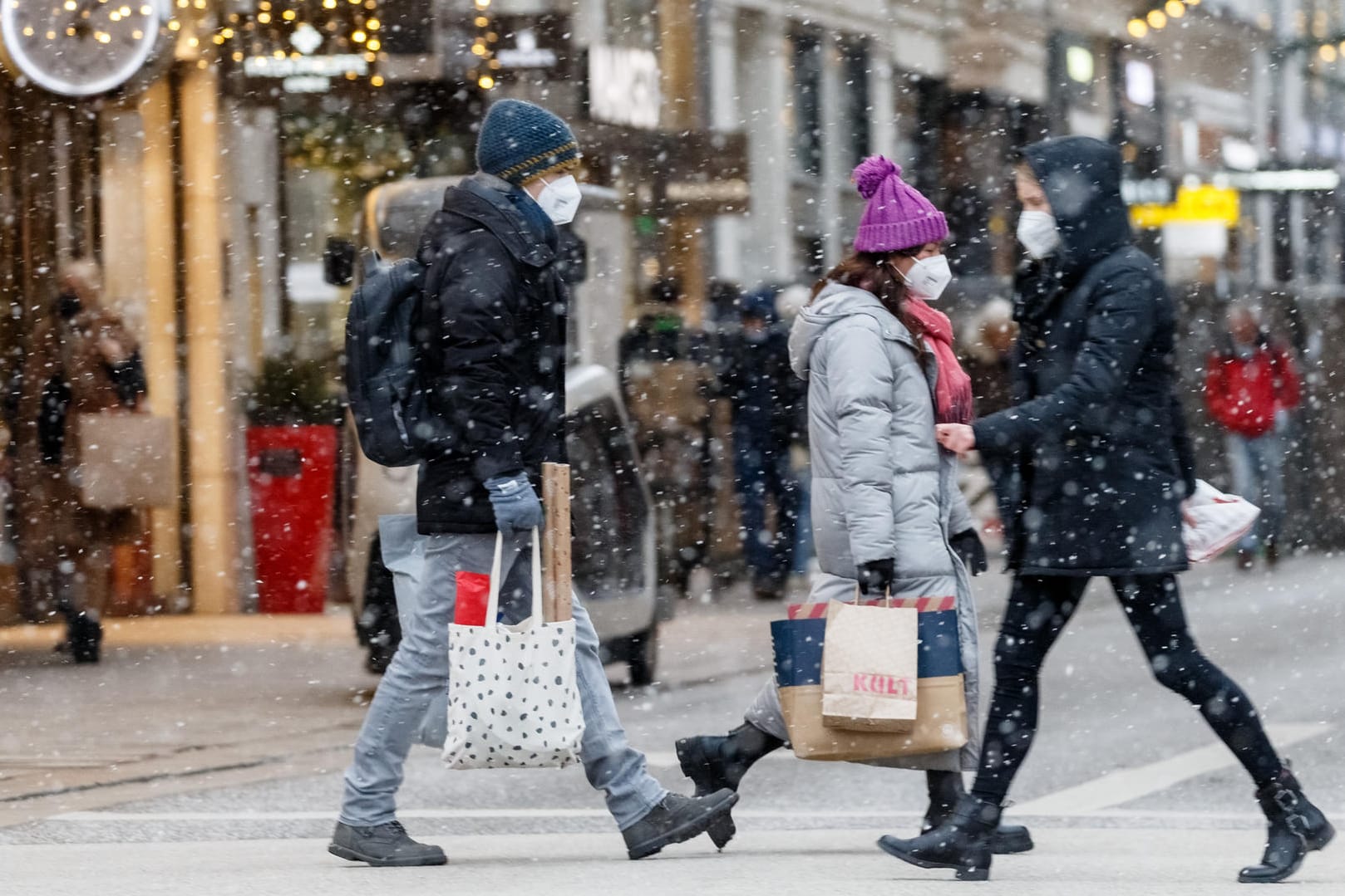 Letzte Einkäufe in der vergangenen Woche: Das Weihnachtsgeschäft im Einzelhandel blieb deutlich hinter den Erwartungen zurück. Letzte Einkäufe in der vergangenen Woche: Das Weihnachtsgeschäft im Einzelhandel blieb deutlich hinter den Erwartungen zurück.