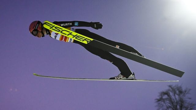 Kommt als Gesamtweltcupführender zum Tourneeauftakt nach Oberstdorf: Karl Geiger. Kommt als Gesamtweltcupführender zum Tourneeauftakt nach Oberstdorf: Karl Geiger.