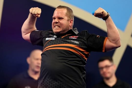 Steht im Achtelfinale der Darts-WM: Der Niederländer Dirk van Duijvenbode.
