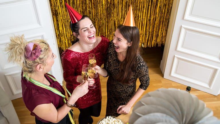 Hausparty: Feiern und Spaß haben geht zum Ende dieses Jahres am besten im kleinen Kreis zu Hause.
