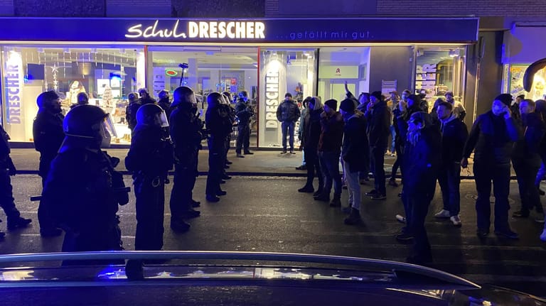 Demonstration gegen Corona-Maßnahmen in Schweinfurt: Bei dem Protest waren am Sonntag mehrere Menschen verletzt worden.