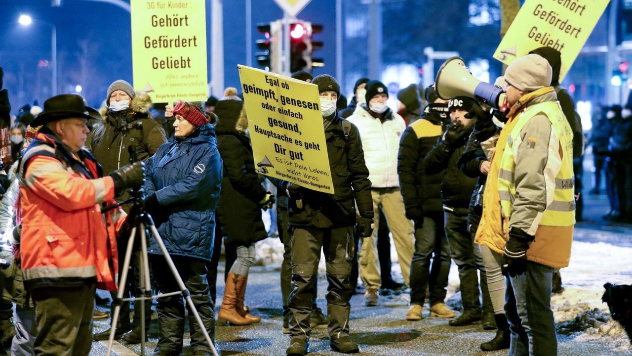 Protest gegen Corona-Maßnahmen und Impfpflicht in Rostock. Protest gegen Corona-Maßnahmen und Impfpflicht in Rostock.