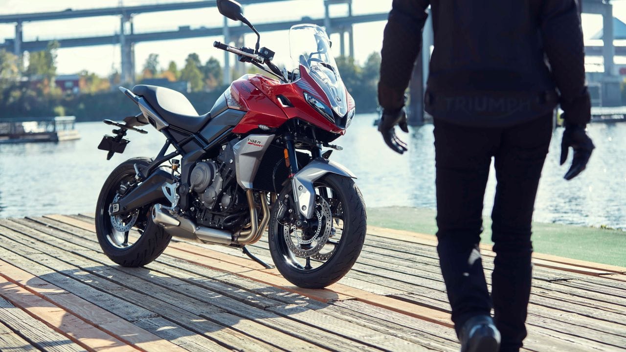 Sportliches Motorrad: Mit der Tiger Sport 660 von Triumph geht es auch im Großstadtdschungel zügig voran.