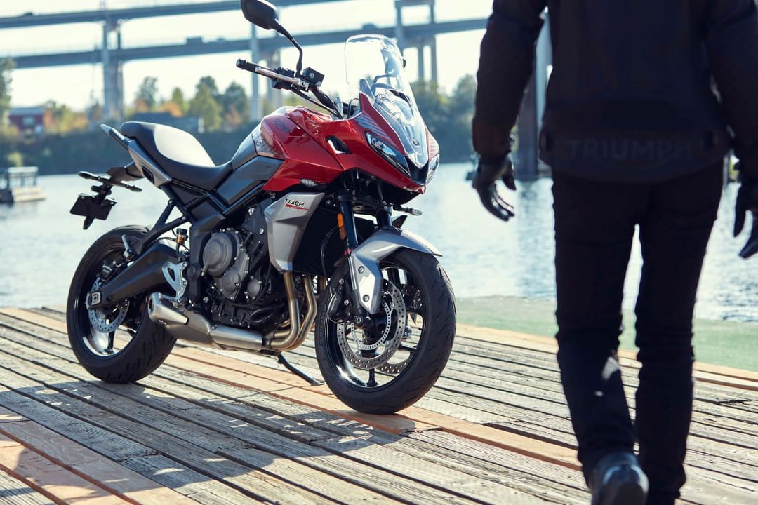 Sportliches Motorrad: Mit der Tiger Sport 660 von Triumph geht es auch im Großstadtdschungel zügig voran.