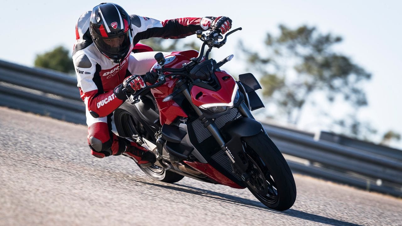 Motorsport-Flair: Die Ducati Streetfighter V2 mit 153 PS.