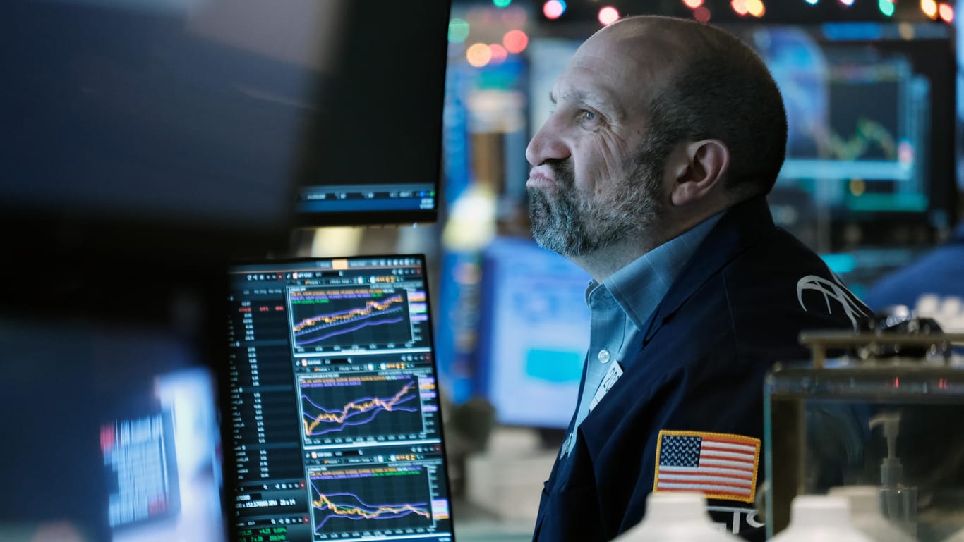 Aktienhändler auf dem New Yorker Börsenparkett: Welche Aktien versprechen 2022 die besten Renditen?
