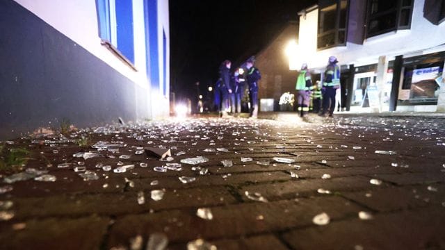 Geldautomaten in Köln und Meerbusch gesprengt Geldautomaten in Köln und Meerbusch gesprengt