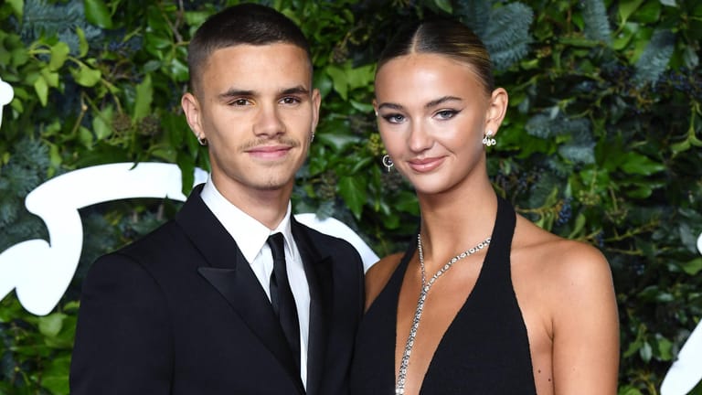The Fashion Awards 2021 in London: Hier war Romeo Beckham mit seiner Freundin Mia Regan erschienen.