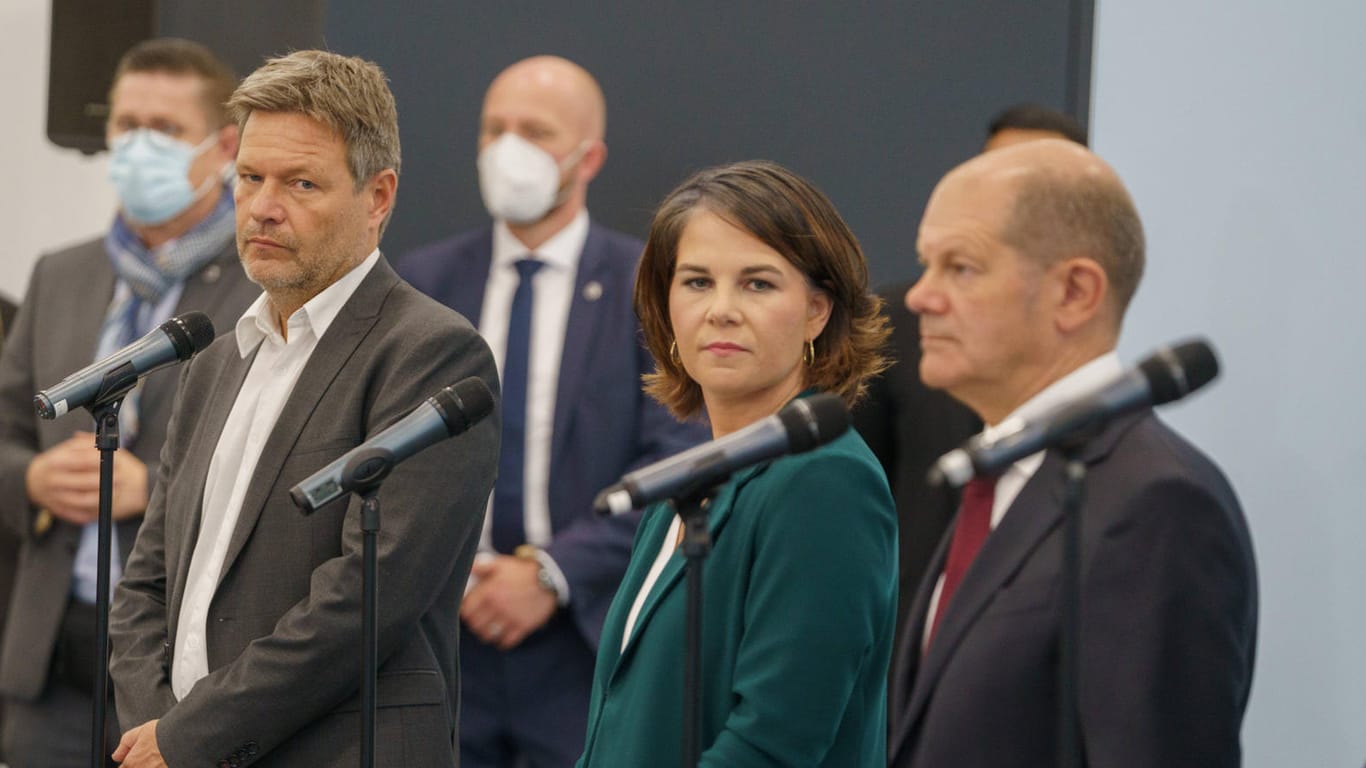 Robert Habeck, Annalena Baerbock und Olaf Scholz: Die Grünen-Politiker bevorzugen bei Nord Stream 2 offenbar eine härtere Gangart als der Bundeskanzler. (Archivfoto)