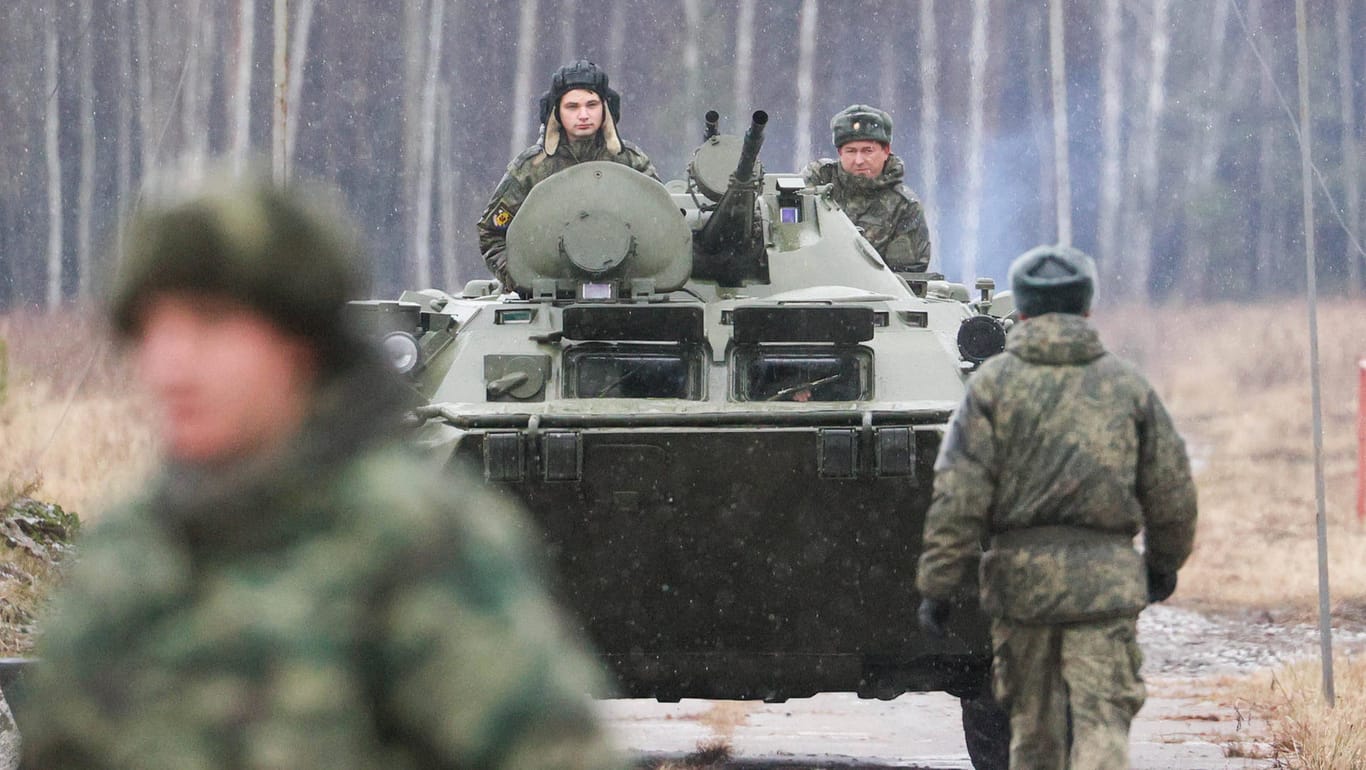 Russische Kadetten bei einer Übung: Zuletzt hatte das Militär vermehrt Truppen an die ukrainische Grenze geschickt. (Archivfoto)