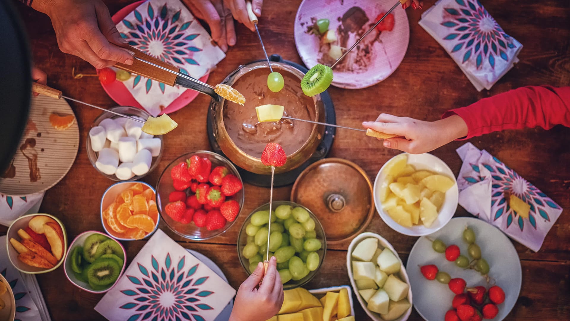 Schokoladenfondue: Es ist ein großer Spaß für die ganze Familie.