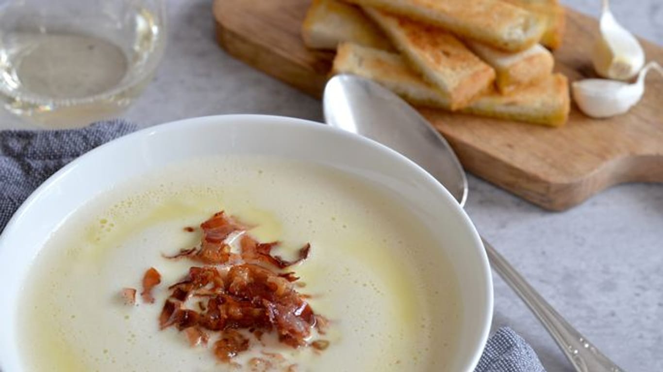 Da die Appenzeller Käsesuppe mehrere Minuten aufgeschlagen wird, schmeckt sie trotz Käse schön leicht.