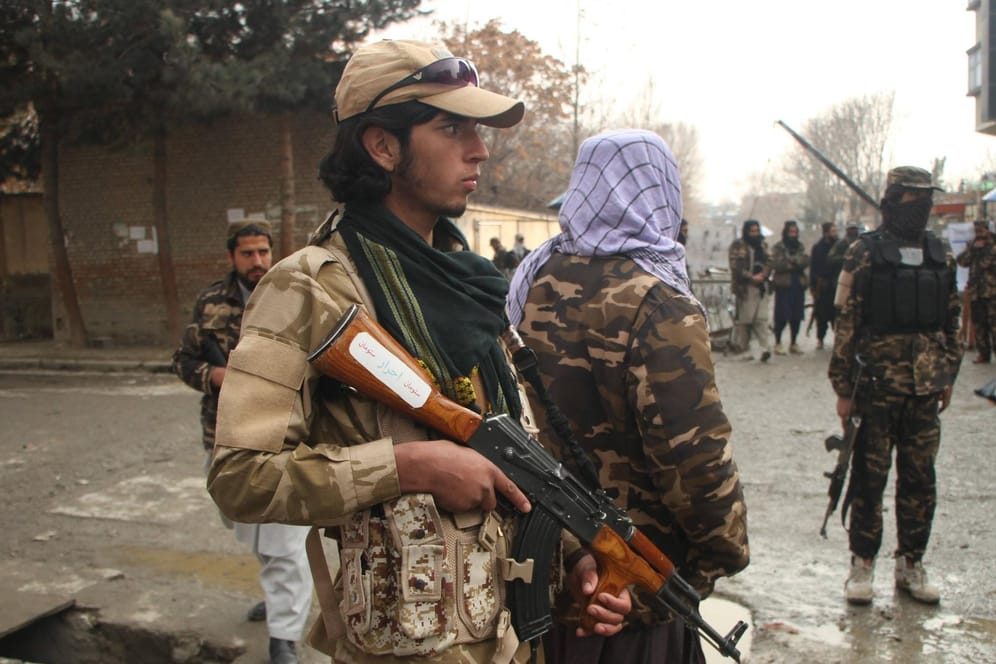 Mitglied der Taliban in Kabul: Die radikale Gruppe hat die Macht in Afghanistan übernommen.