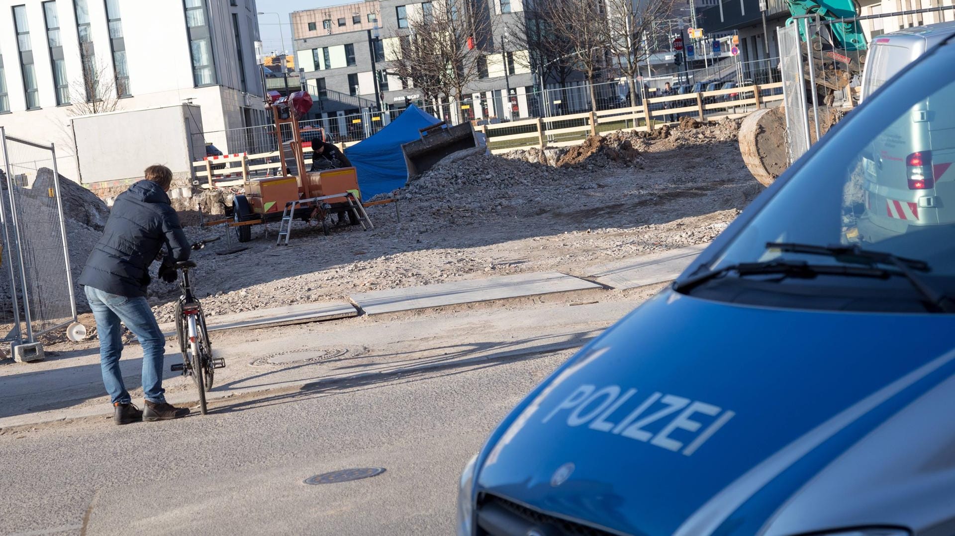 Fund einer Weltkriegsbombe am 22.02.2018 nahe der Messe in Frankfurt. (Archivbild) Bei der Entschärfung mussten rund 8000 Menschen evakuiert werden.