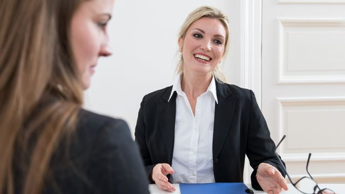 Wer im Jobinterview die Signale des Gegenübers gut deuten kann, stellt seine Empathie bereits unter Beweis.