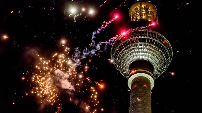 Feuerwerk vor dem Berliner Fernsehturm (Archivbild): Das Verkaufsverbot reicht der Gewerkschaft offenbar nicht mehr aus.