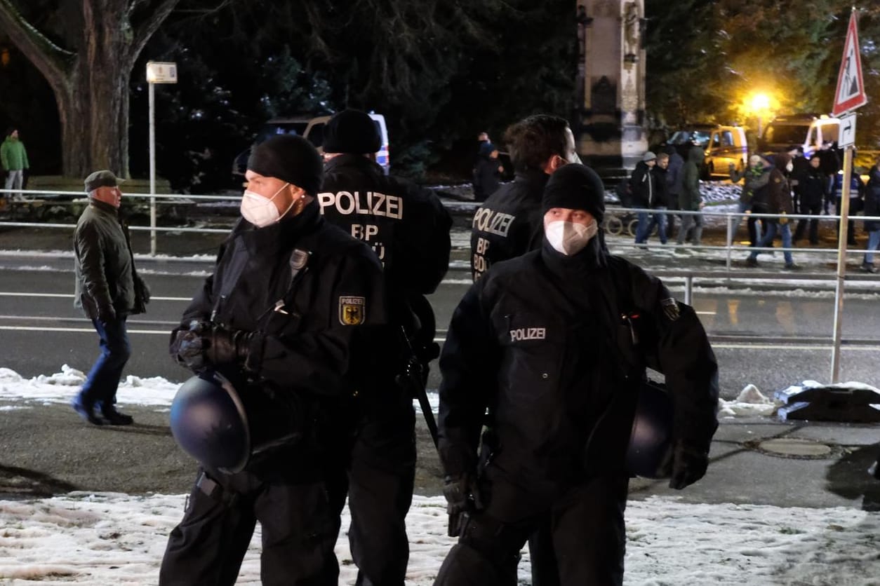 Corona-Protest in Freiberg: Die Proteste werden "in Teilen radikaler, auch gewalttätiger", heißt es aus dem Innenministerium.