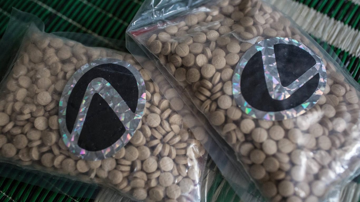 Captagon-Tabletten in Tüten verpackt (Symbolbild): Die Droge kommt oft aus Syrien.