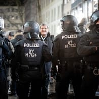 Polizei München (l) und Jörg Kachelmann, Wetterexperte (r): Der Tweet des Wetterexperten ging auf Twitter viral.