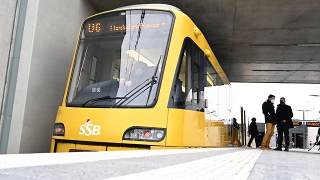 In vielen Regionen steigen mit dem Jahreswechsel die Fahrpreise für Busse und Bahnen im Nahverkehr.