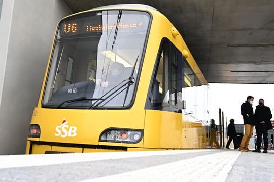 In vielen Regionen steigen mit dem Jahreswechsel die Fahrpreise für Busse und Bahnen im Nahverkehr.