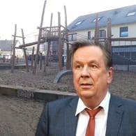 Jörg Kachelmann, Wetterexperte vor dem neuen Spielplatz in Dortmund (Collage): Der Spielplatz wurde nach dem Feng-Shui-Konzept gestaltet.