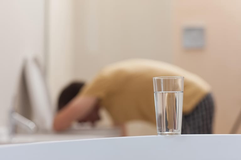 Gelegentlich kommt es bei Geimpften zu Übelkeit und Erbrechen.
