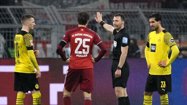 Schiedsrichter Felix Zwayer wird vorerst keine Spiele von Borussia Dortmunds leiten. Schiedsrichter Felix Zwayer wird vorerst keine Spiele von Borussia Dortmunds leiten.