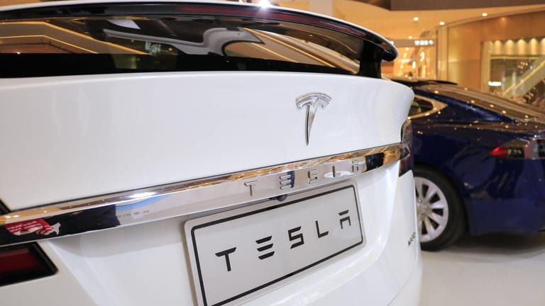 Tesla: Mehrere Autos der Modellreihen 3 und S werden zurückgerufen.