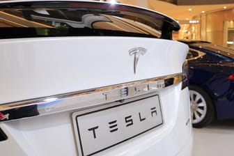 Tesla: Mehrere Autos der Modellreihen 3 und S werden zurückgerufen.