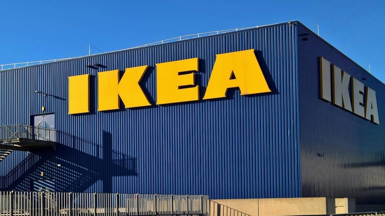 Ikea: Kunden müssen für Möbel und Wohnaccessoires des schwedischen Unternehmens bald tiefer in die Tasche greifen.