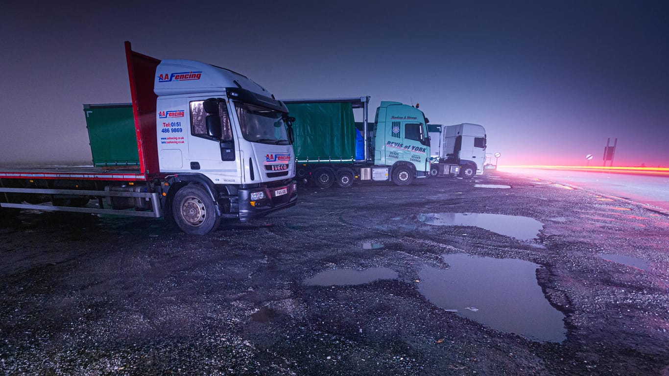 LKW in West Yorkshire (Symbolbild): Die Einfuhr von Lebensmittel nach Großbritannien wird ab Januar schwieriger, da eine Brexit-Übergangslösung abläuft.