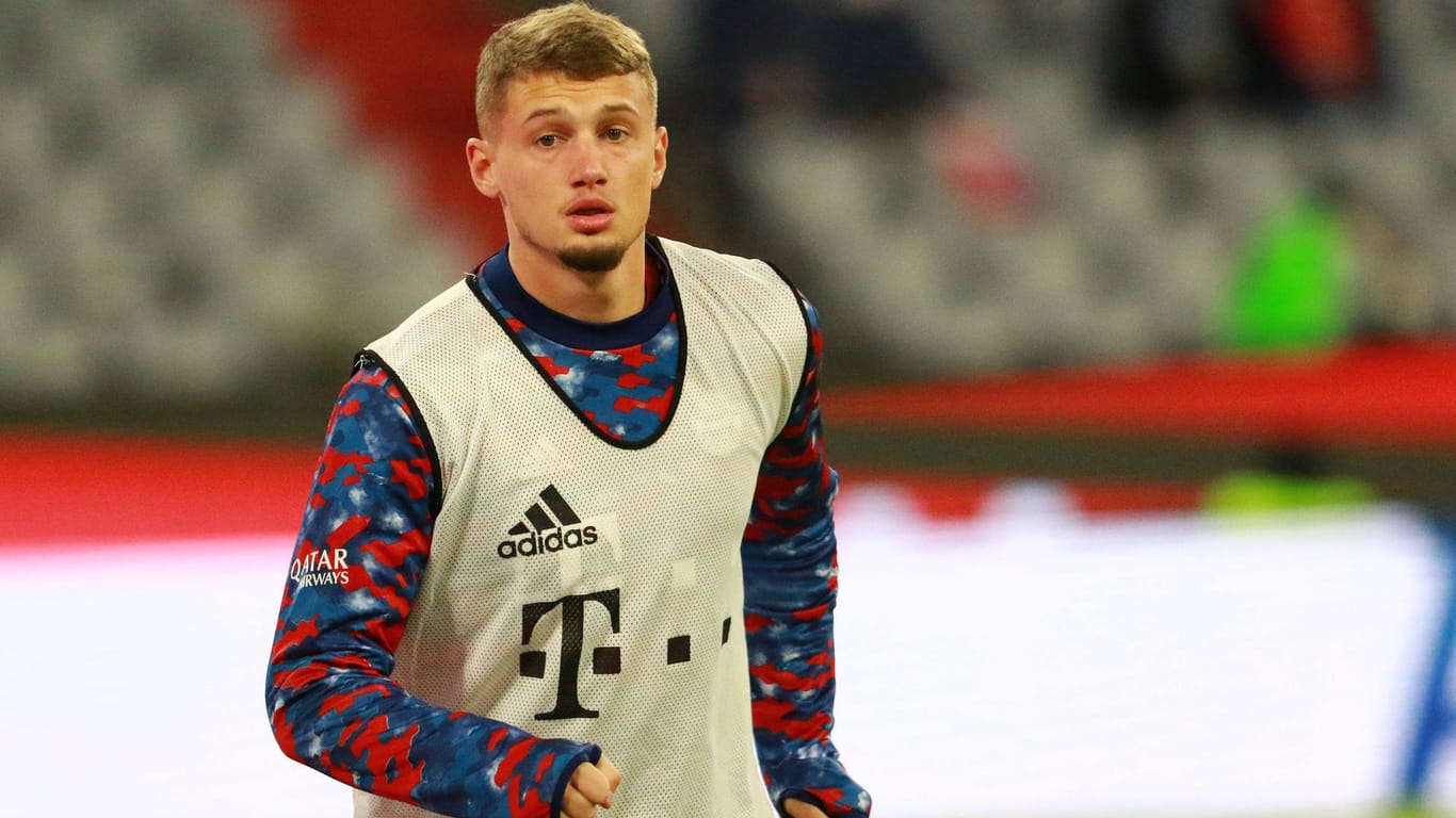 Gewohntes Bild: Michaël Cuisance im Aufwärmdress des FC Bayern. Bei seinem neuen Klub soll er nun auch häufiger das Trikot im Spiel tragen.